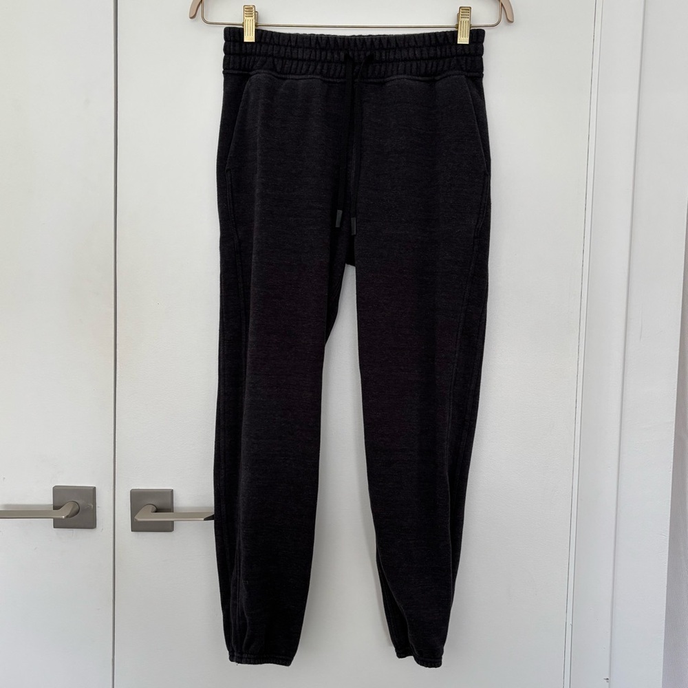 Women's Lululemon Black Size 6 Sweatpants with Super Soft Inner Lining